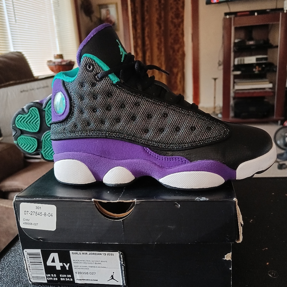 Jordan retro 13 size 4y